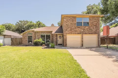 829 Brentwood Dr, Grand Prairie, TX 75052