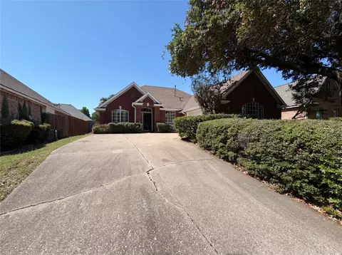 2817 Ingram Dr, Grand Prairie, TX 75052