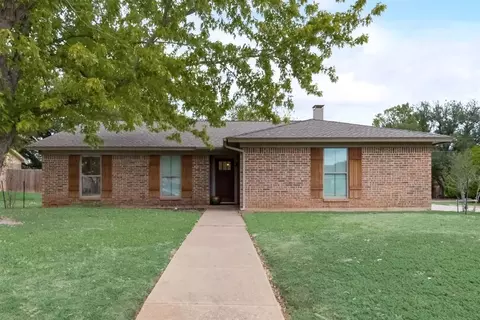 1225 Augusta Rd, Benbrook, TX 76126