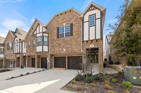 111 Kensington Dr, Lewisville, TX 75067