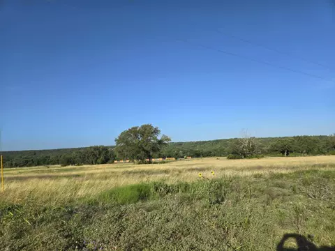 102 Yellowstone Dr, Oglesby, TX 76561