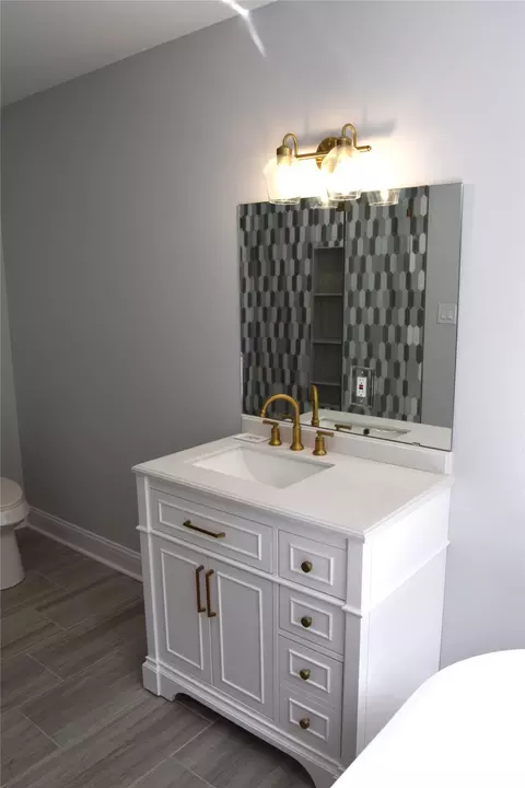 Bath - 159 Chrislo Dr, Minden, LA 71055 photo 3 of 5