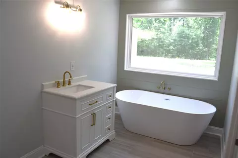 Bath - 159 Chrislo Dr, Minden, LA 71055 photo 2 of 3