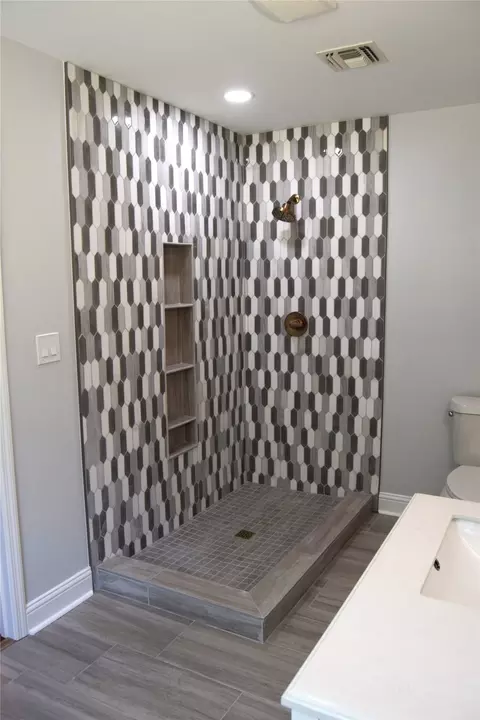 Bath - 159 Chrislo Dr, Minden, LA 71055 photo 3 of 3