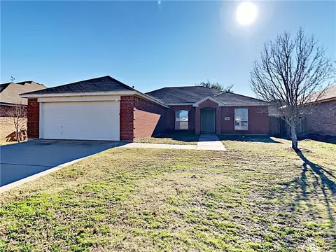 960 Crowder Dr, Crowley, TX 76036