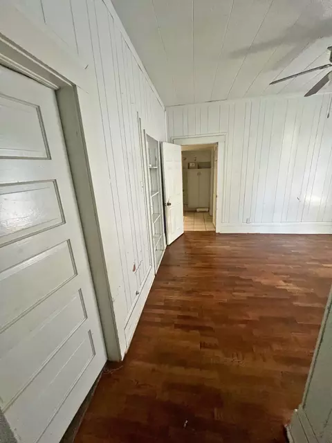 728 Ritchey St, Gainesville, TX 76240