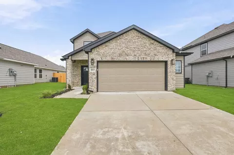 8013 Charlestown Ln, Everman, TX 76140