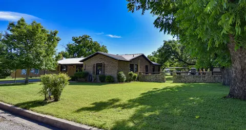 2013 S Walnut, Brady, TX 76825