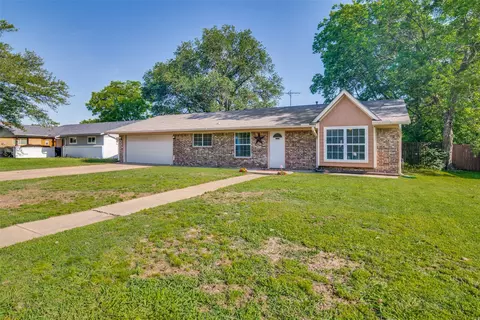 2003 Egret Ln, Greenville, TX 75402