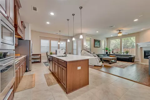 402 Ridgewood Dr, Lewisville, TX 75067