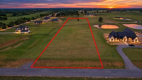 913 Club Lake Rd, Whitesboro, TX 76273