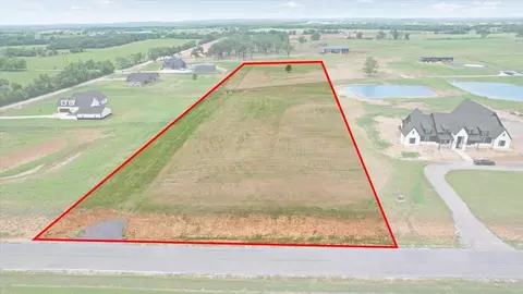 913 Club Lake Rd, Whitesboro, TX 76273