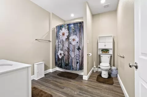 Bath - 2658 Oak Ridge Rd, Denison, TX 75021 photo 3 of 4