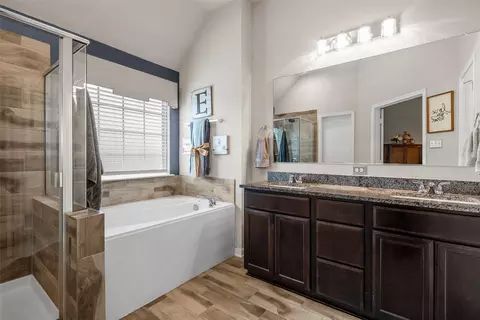 Bath - 3205 Samson Dr, Lorena, TX 76655 photo 2 of 4