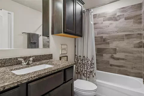 Bath - 3205 Samson Dr, Lorena, TX 76655 photo 1 of 4