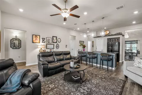 Living - 3205 Samson Dr, Lorena, TX 76655 photo 2 of 4