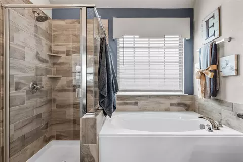 Bath - 3205 Samson Dr, Lorena, TX 76655 photo 4 of 4