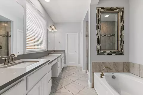 Bath - 1514 Carnation St, Celina, TX 75009 photo 1 of 3