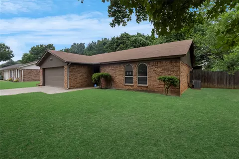 4301 Middlebrook Dr, Arlington, TX 76016