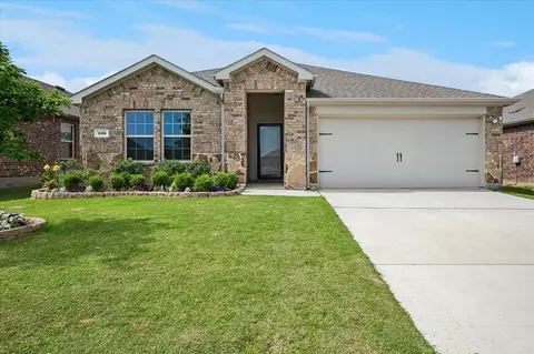 936 Glover Dr, Aubrey, TX 76227