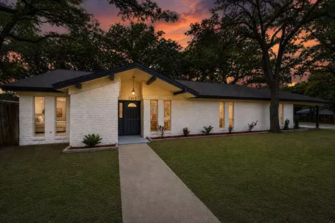 1917 Toplea Dr, Euless, TX 76040