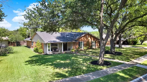 2712 Forest Grove Dr, Richardson, TX 75080