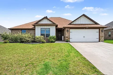 207 Bayless Ave, Godley, TX 76044
