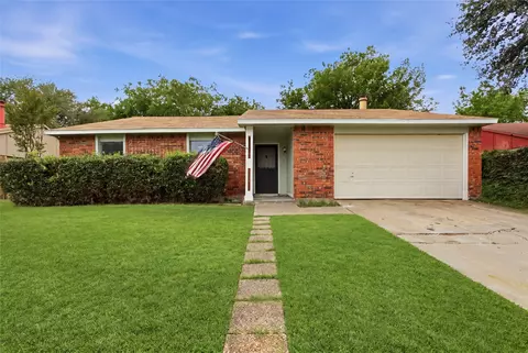 5733 Maiden Ln, Fort Worth, TX 76131
