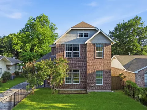 612 W 8th St, Dallas, TX 75208