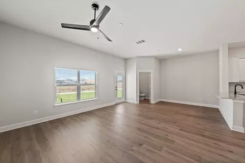413 Mbs Way, Pilot Point, TX 76258 photo 4