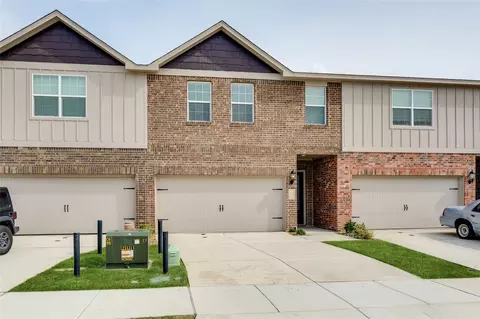 425 Mbs Way, Pilot Point, TX 76258