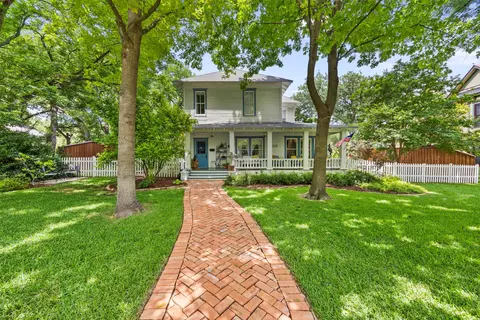 604 W Jefferson St, Waxahachie, TX 75165