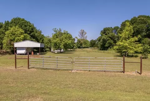 163 Fenn Rd, Blum, TX 76627