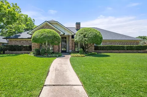 1208 Fairfax Dr, Mansfield, TX 76063