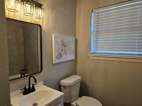 Bath - 200 E Charles St, Riesel, TX 76682 photo 6 of 6