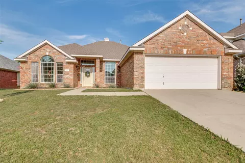 9037 Chardin Park Dr, Fort Worth, TX 76244