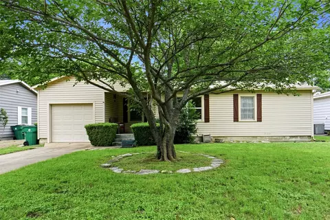 3204 Edith Ln, Haltom City, TX 76117