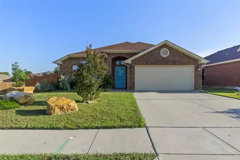 9236 Jason Dr, White Settlement, TX 76108