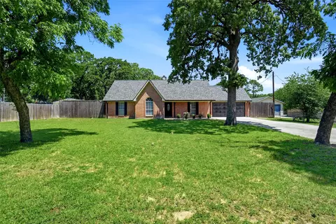 7150 Allyn Dr, Azle, TX 76020