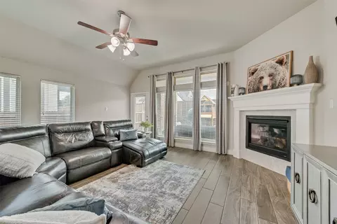 961 Canterbury Ln, Forney, TX 75126