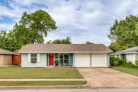 607 N Cottonwood Dr, Richardson, TX 75080
