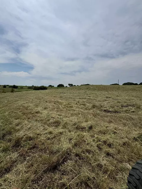 318 Grand Canyon Dr, Oglesby, TX 76561