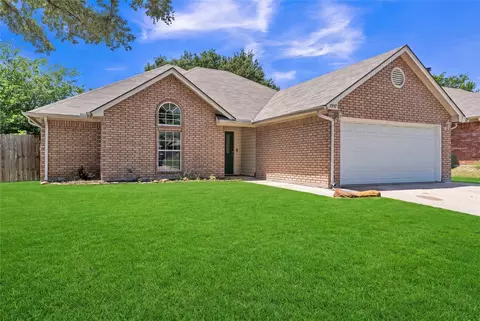 7937 Hunters Glen Dr, Watauga, TX 76148