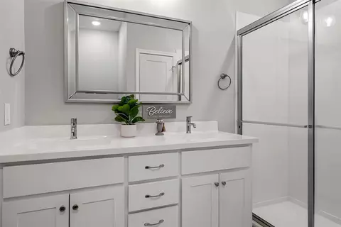 Bath - 418 Travis Dr, Mcgregor, TX 76657 photo 3 of 5