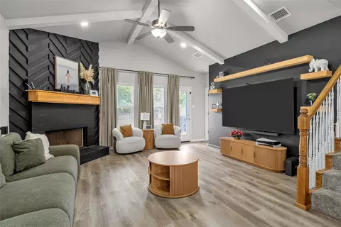 Living - 418 Travis Dr, Mcgregor, TX 76657 photo 1 of 2