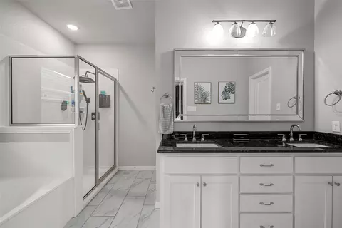 Bath - 418 Travis Dr, Mcgregor, TX 76657 photo 1 of 5