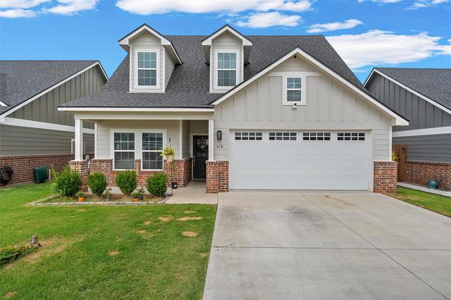 418 Travis Dr, Mcgregor, TX 76657