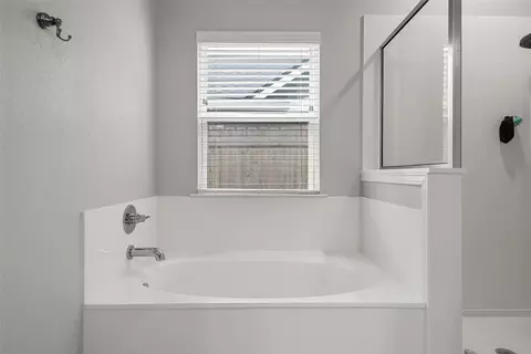 Bath - 418 Travis Dr, Mcgregor, TX 76657 photo 2 of 5