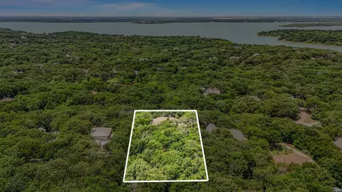 950 Garnet Cv, Oak Point, TX 75068