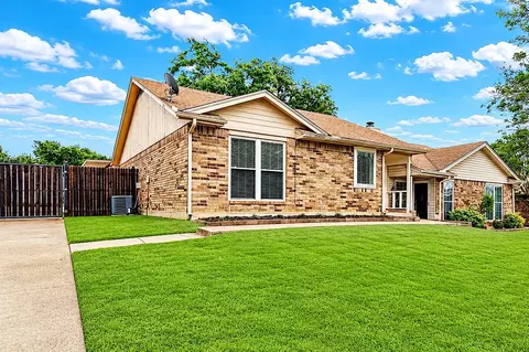 3000 Timothy Ln, Euless, TX 76039
